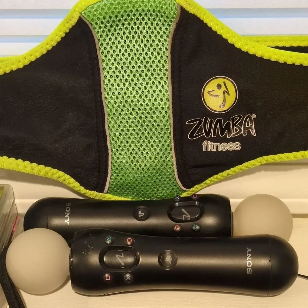 Sony PS3 2 Move &  2 Navigation Controllers, 4 Games, Eye Camera, Zumba Vest